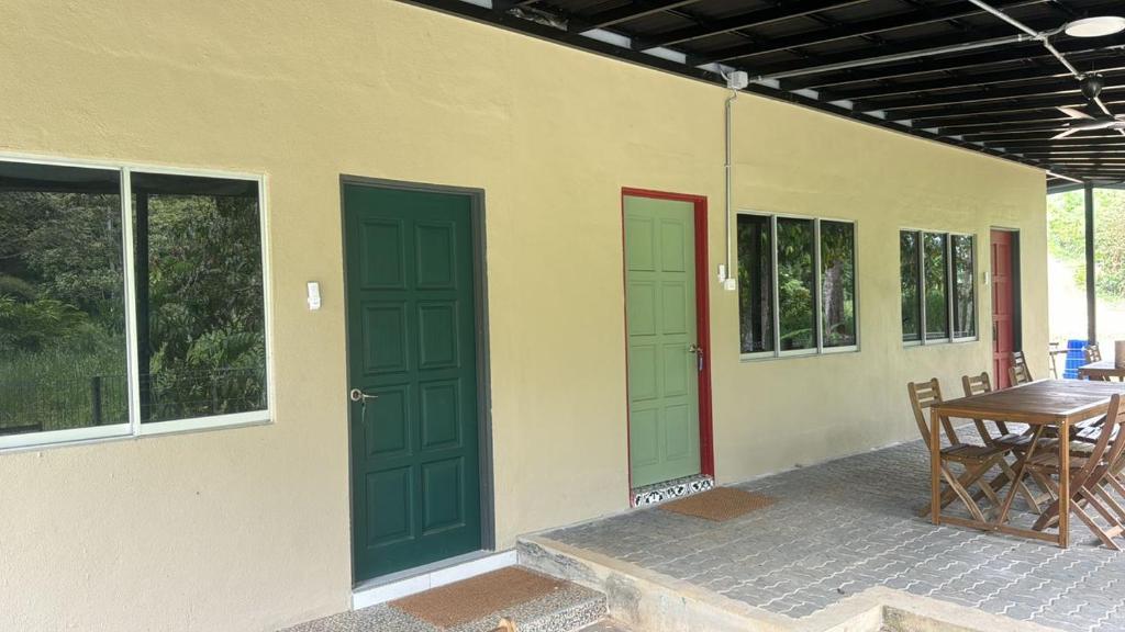 Woodstock Camp Janda Baik - Riverfront Chalet